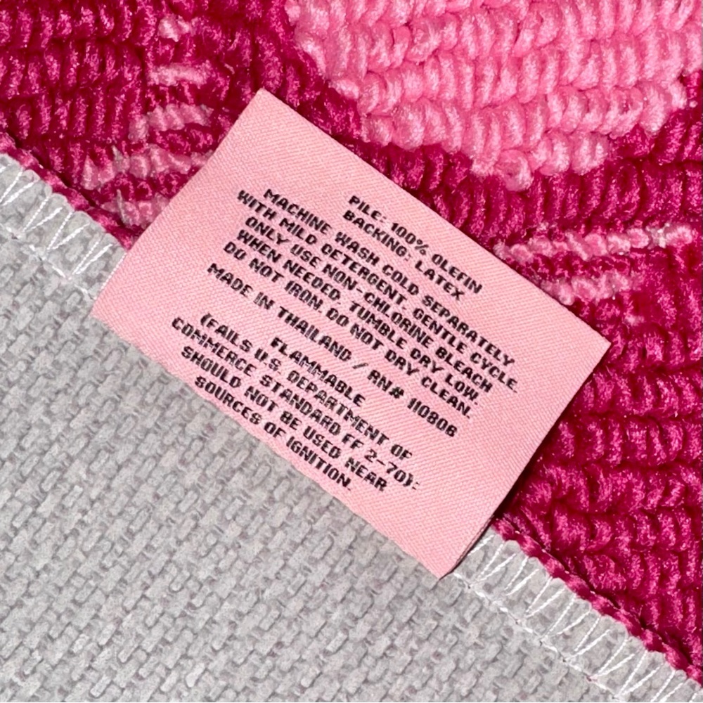 **SOLD** Juicy Couture Home Valentine’s Day Decor Hot Pink Hearts Accent Rug - Picture 5 of 7